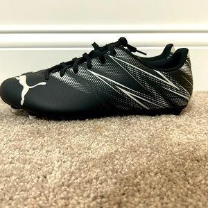 Puma soccer cleats size 9.5